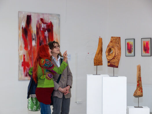 Ausstellung Iris Lindner (Skulpturen) & Monika Herschberger (Malerei)
